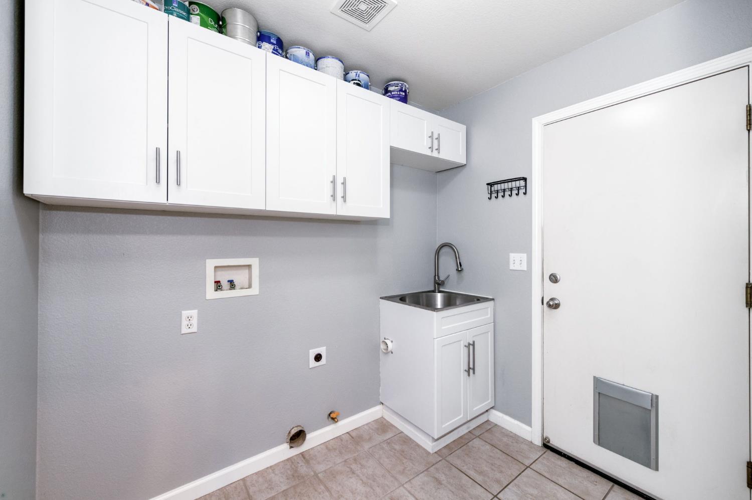 8450 N Saffron Ct, Fresno, CA 93720