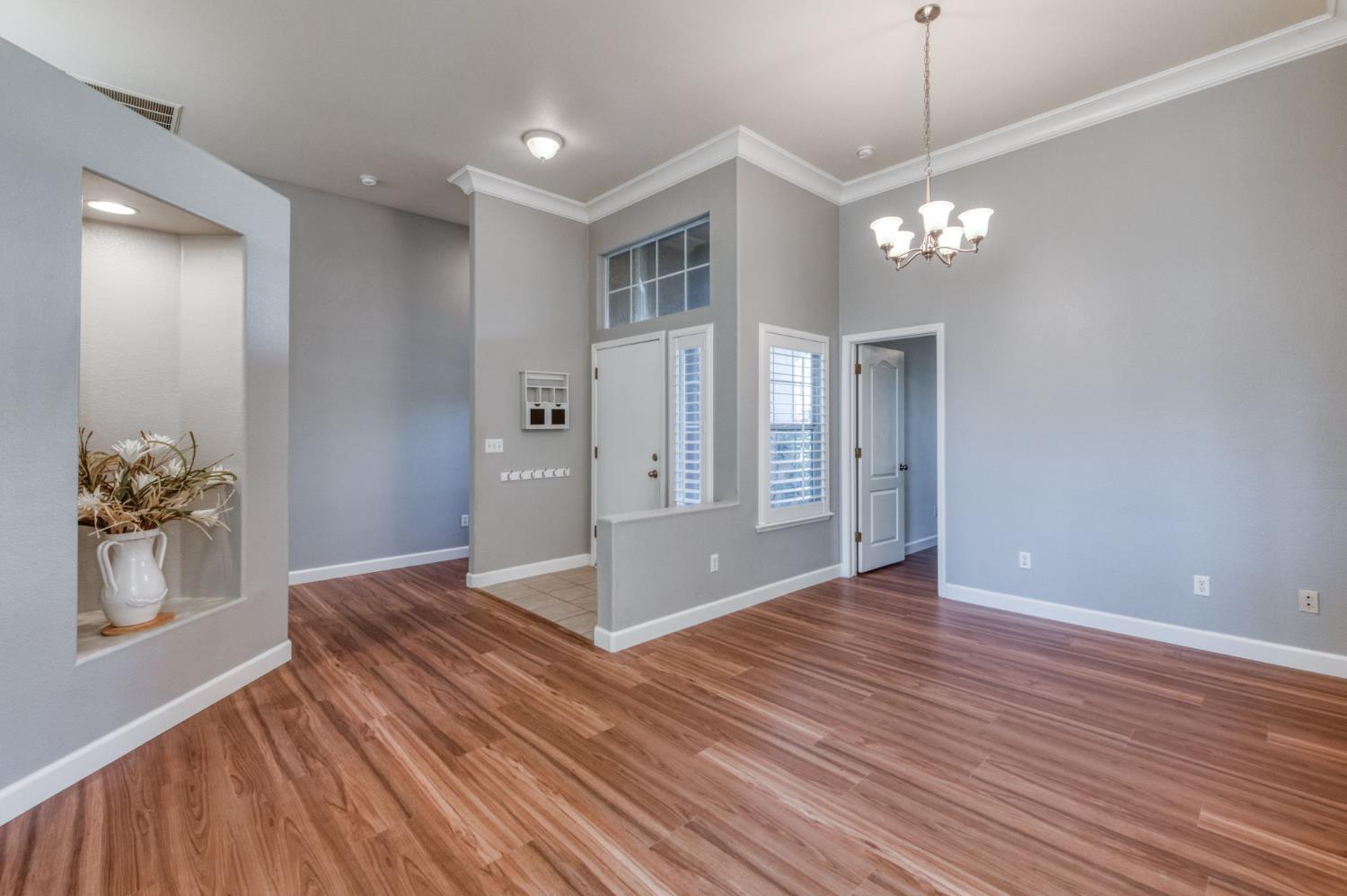 8450 N Saffron Ct, Fresno, CA 93720