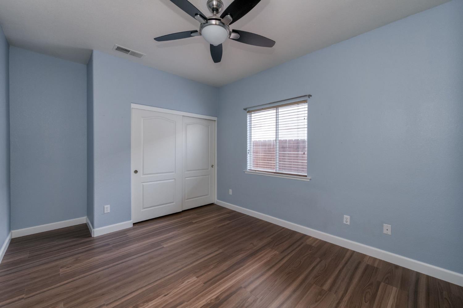 8450 N Saffron Ct, Fresno, CA 93720