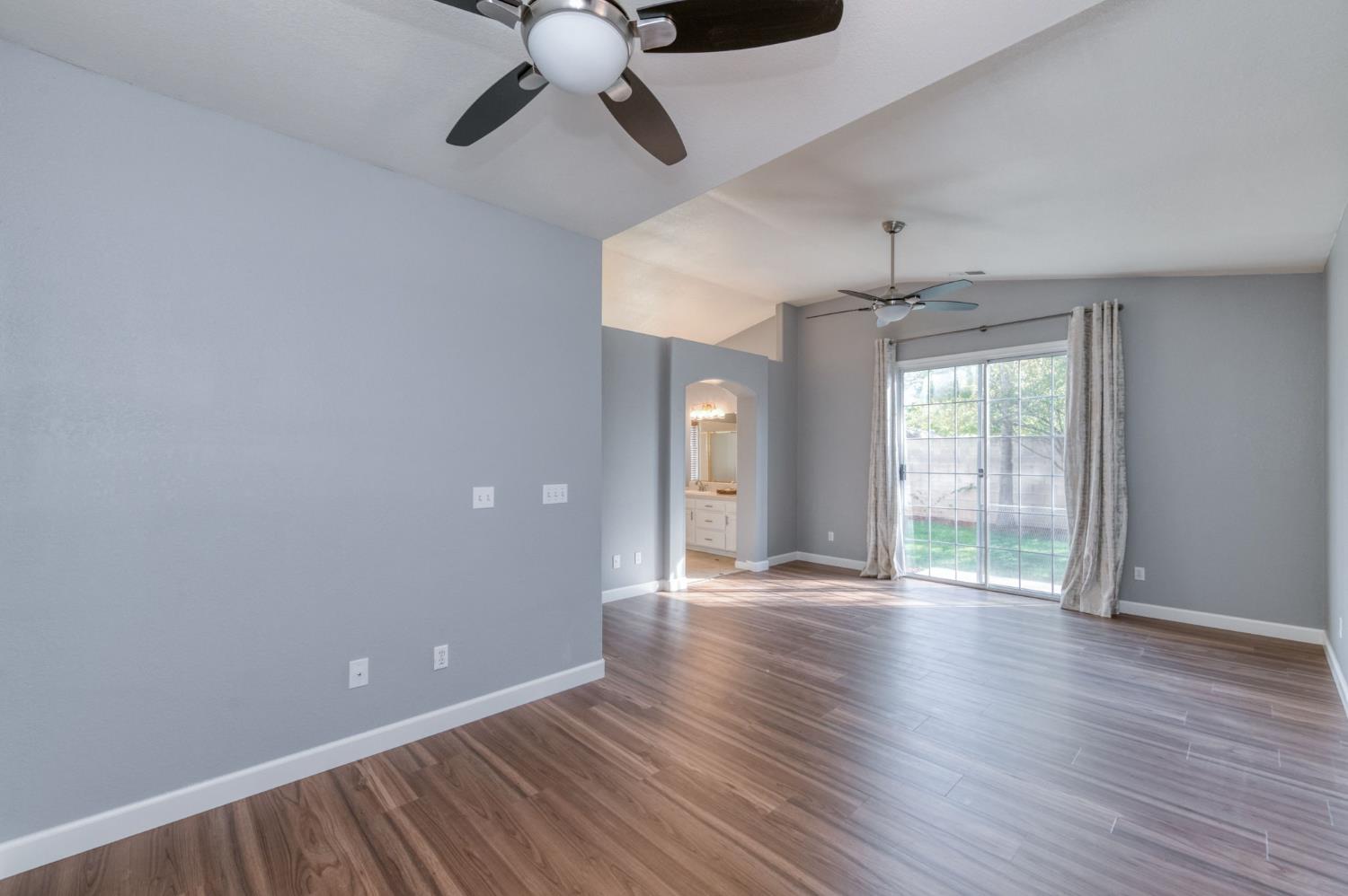 8450 N Saffron Ct, Fresno, CA 93720