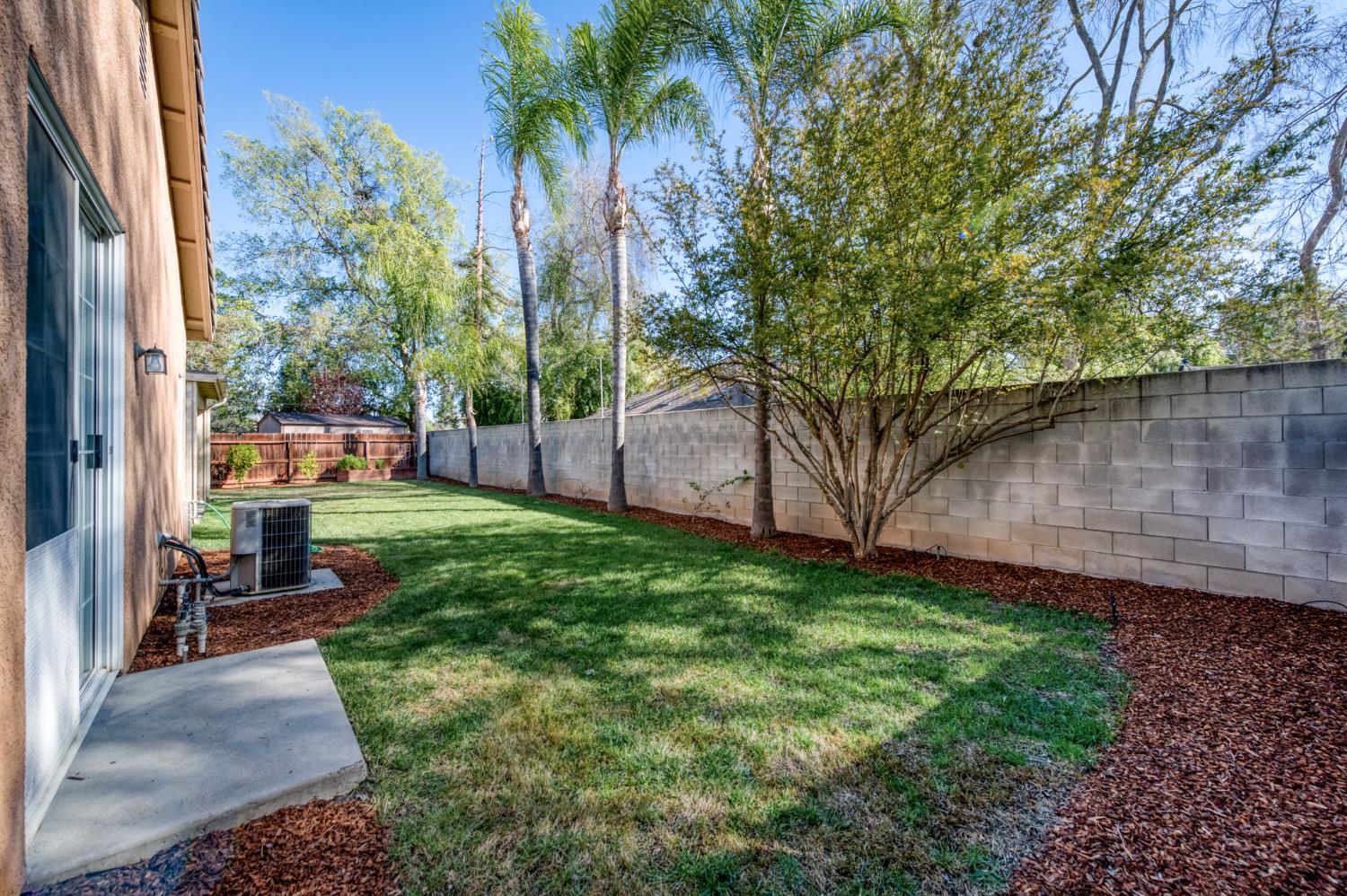 8450 N Saffron Ct, Fresno, CA 93720