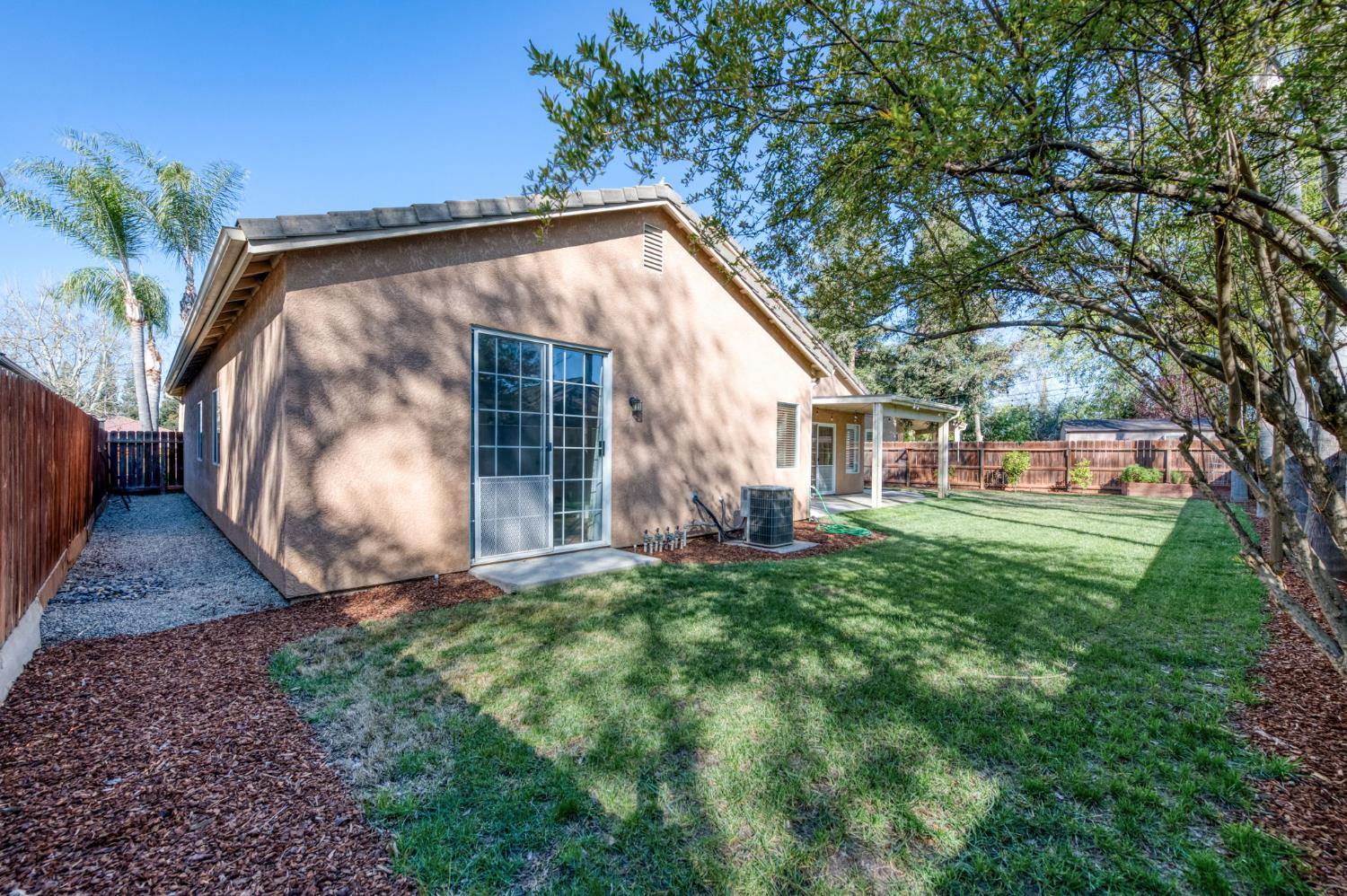 8450 N Saffron Ct, Fresno, CA 93720