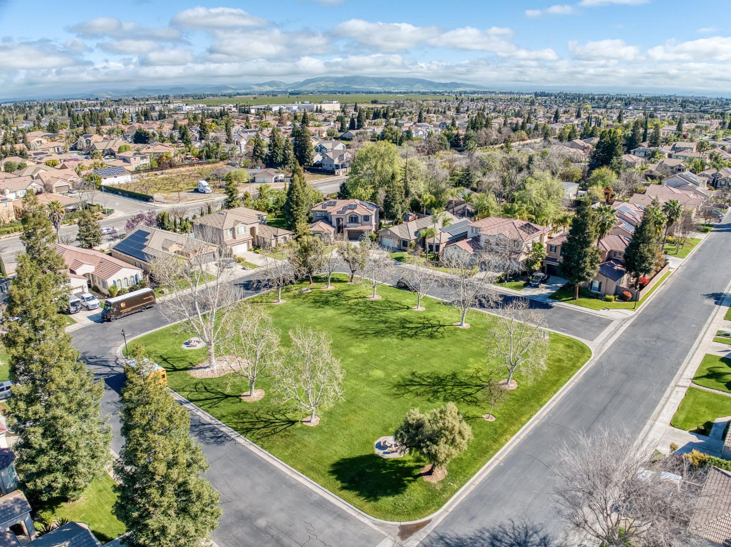 8450 N Saffron Ct, Fresno, CA 93720