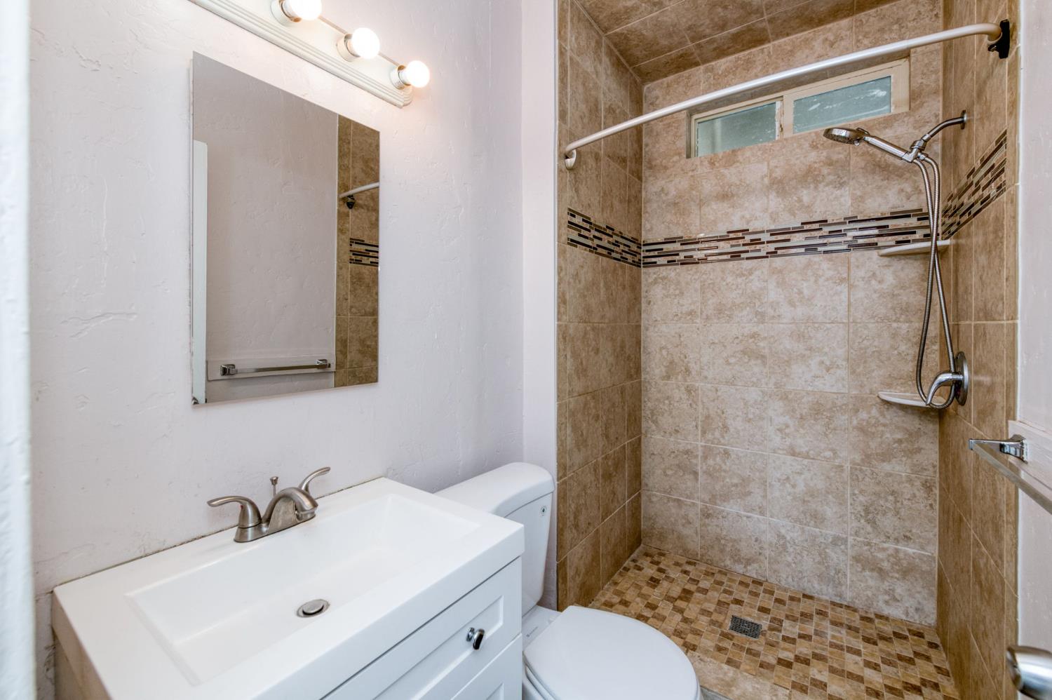 4728 E Harvey Ave, Fresno, CA 93702