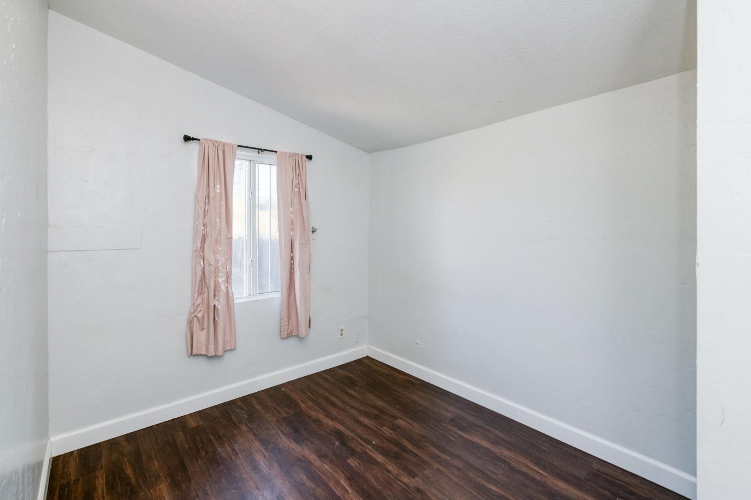 4728 E Harvey Ave, Fresno, CA 93702