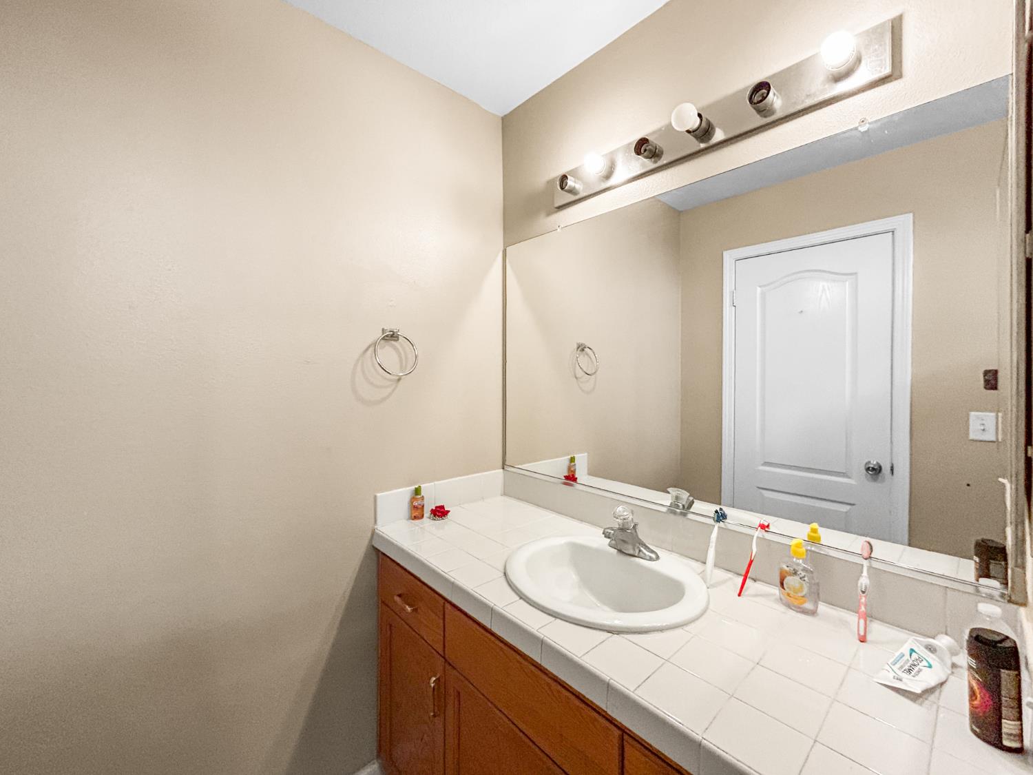 5811 W Cromwell Ave, Fresno, CA 93722