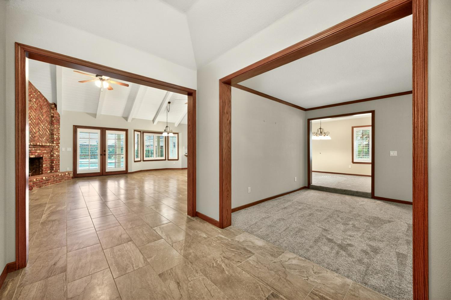 816 E Country View Cir, Fresno, CA 93730