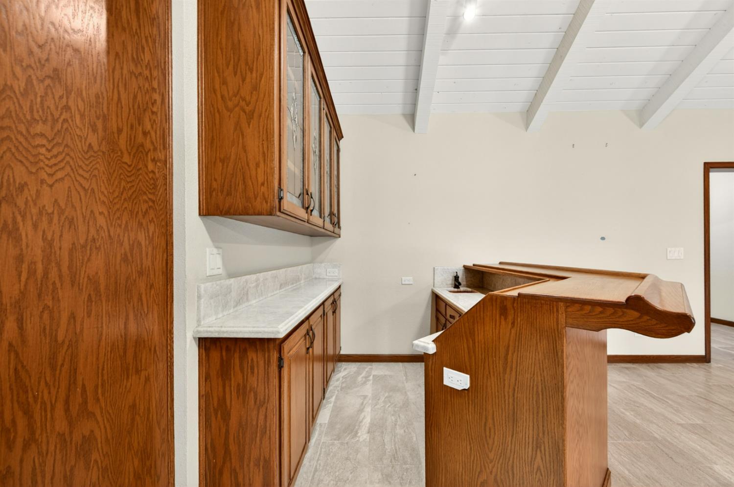 816 E Country View Cir, Fresno, CA 93730