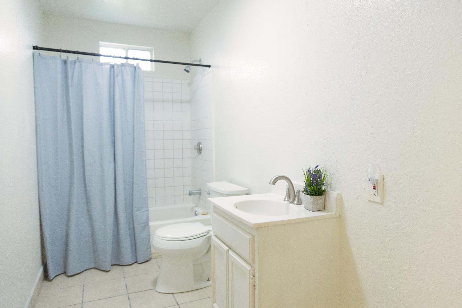 2428 S Poppy Ave, Fresno, CA 93706