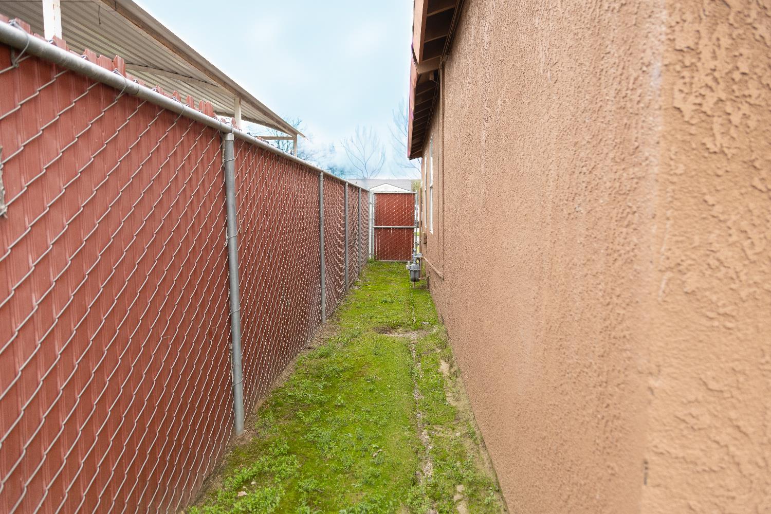 2428 S Poppy Ave, Fresno, CA 93706