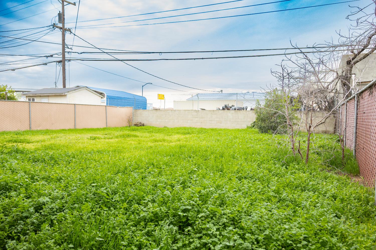 2428 S Poppy Ave, Fresno, CA 93706