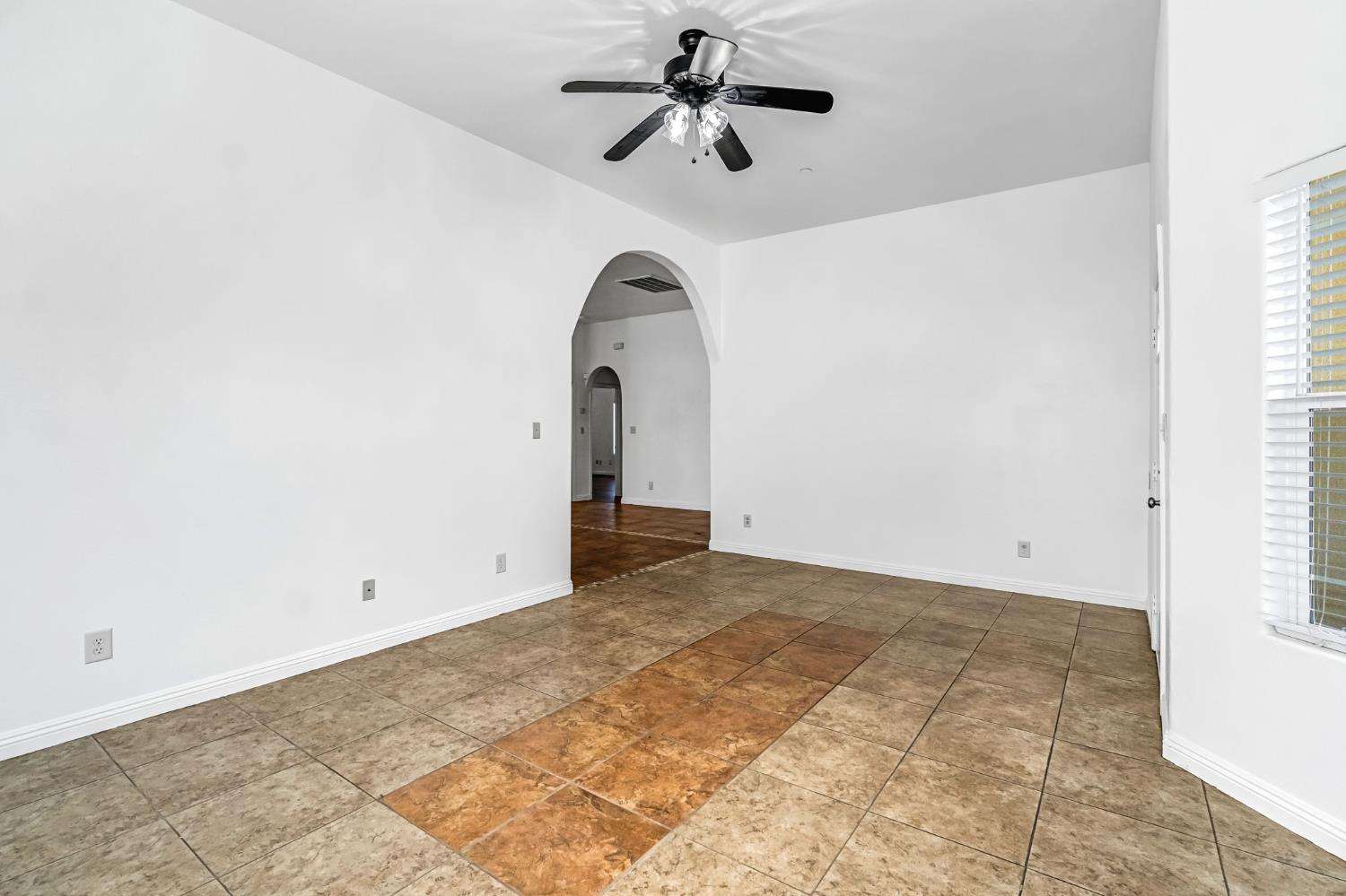 4863 N Doon Way, Fresno, CA 93726