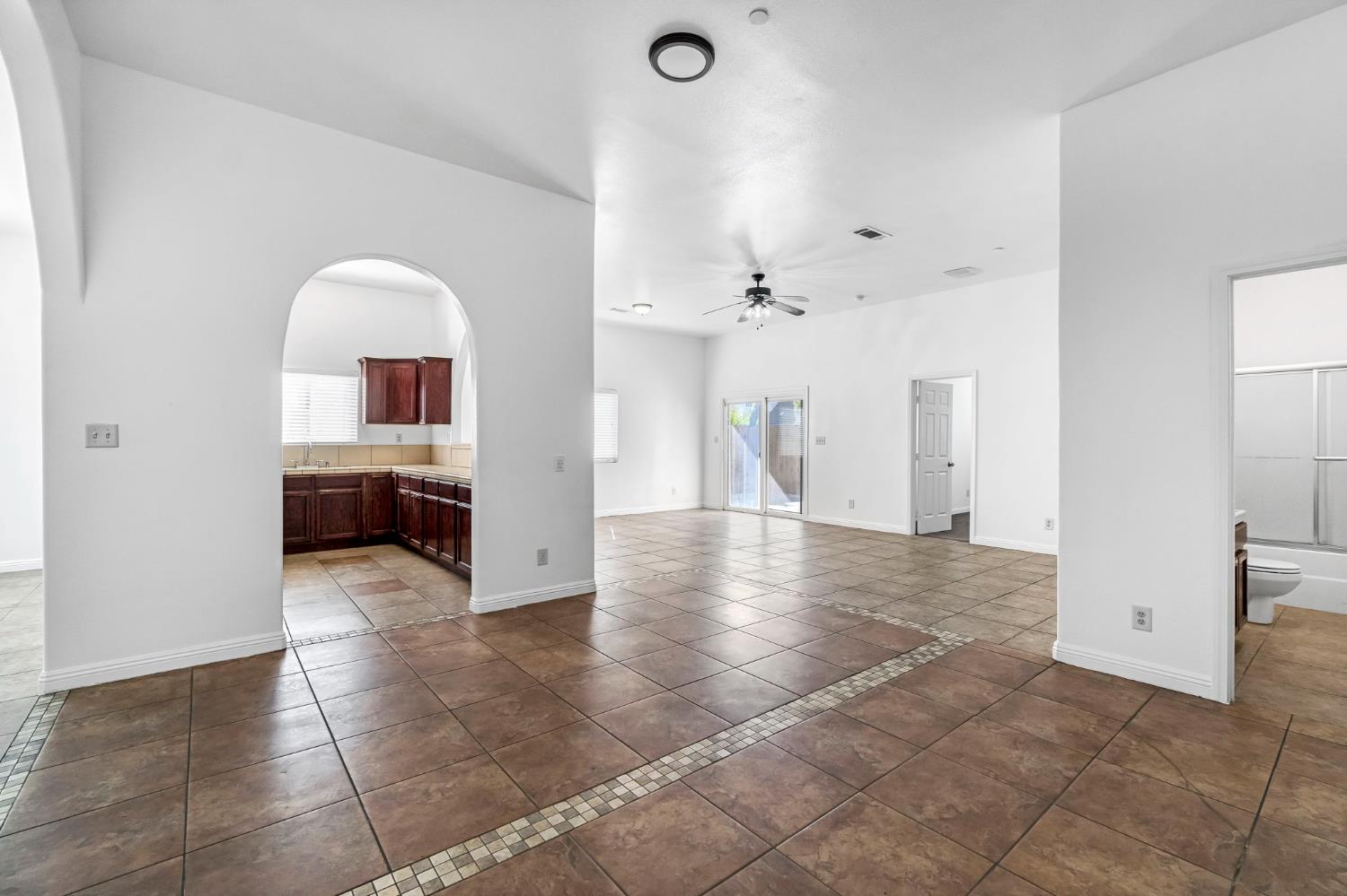 4863 N Doon Way, Fresno, CA 93726