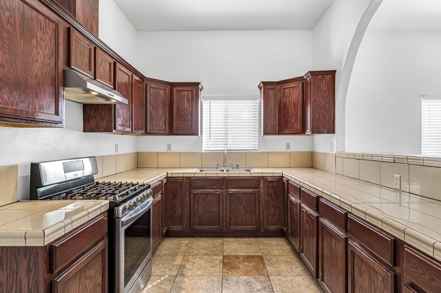 4863 N Doon Way, Fresno, CA 93726