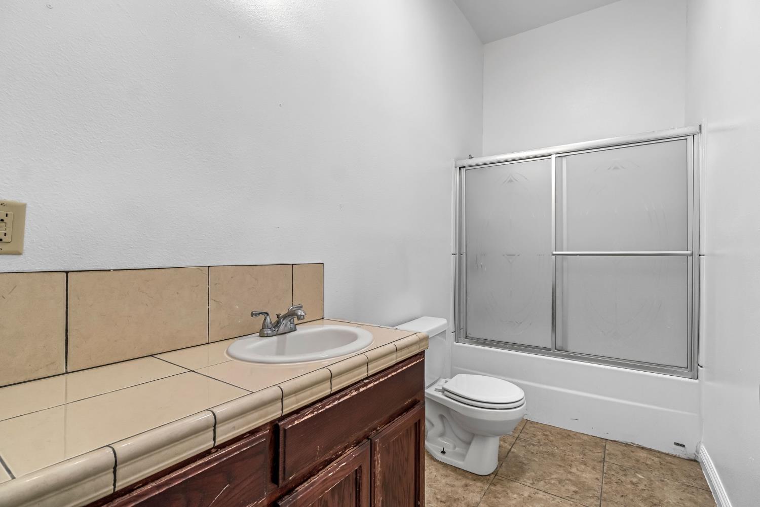 4863 N Doon Way, Fresno, CA 93726