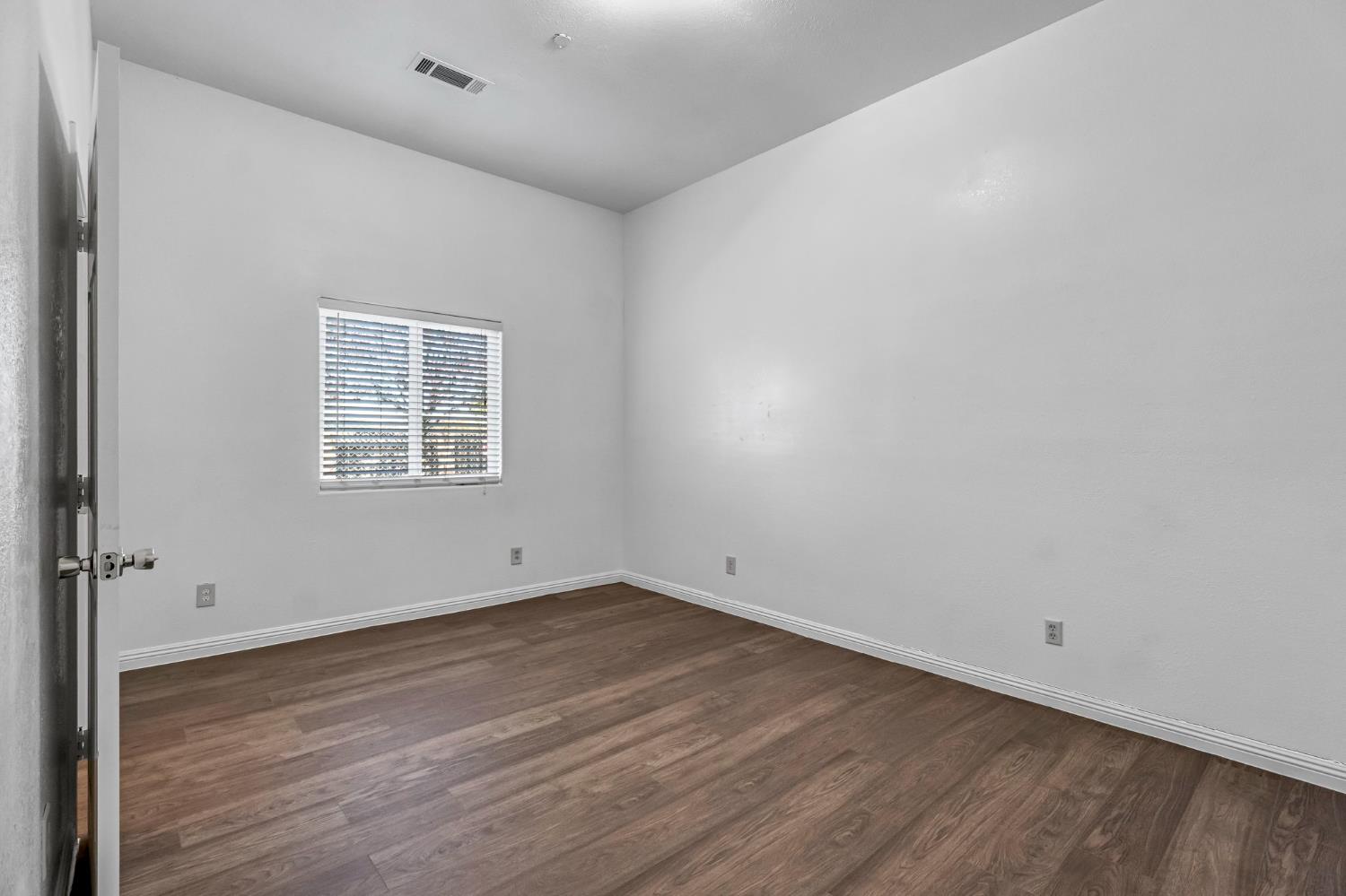 4863 N Doon Way, Fresno, CA 93726