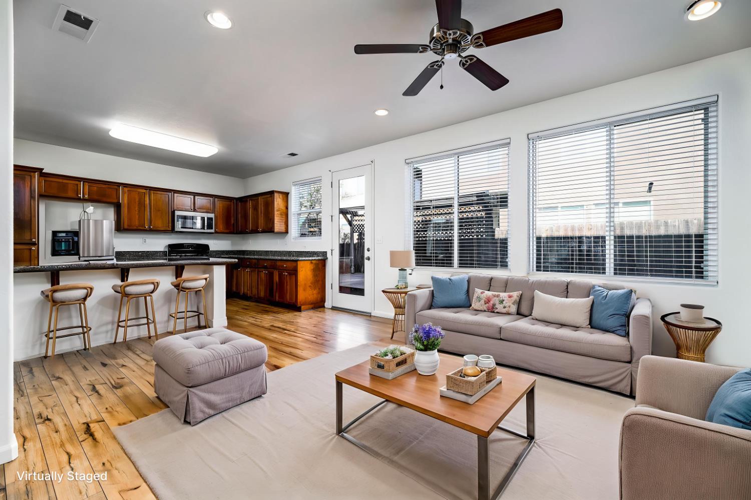 7464 E Robinson Ave, Fresno, CA 93737