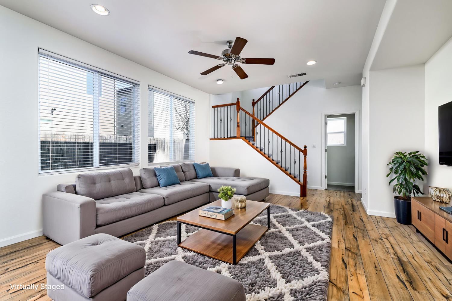 7464 E Robinson Ave, Fresno, CA 93737