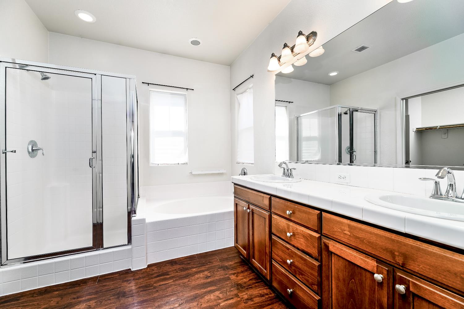 7464 E Robinson Ave, Fresno, CA 93737