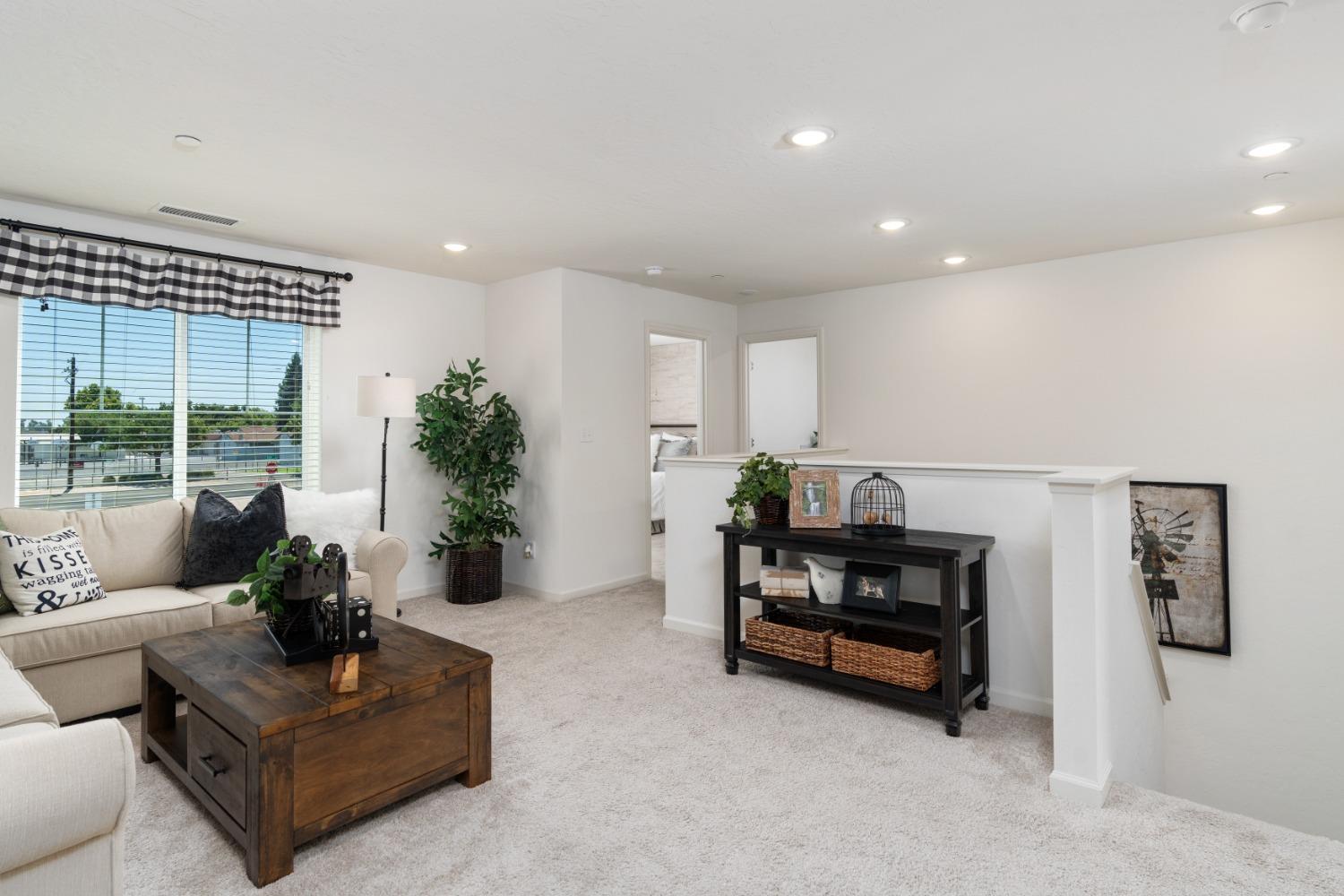 6770 E Oslin Ave, Fresno, CA 93727