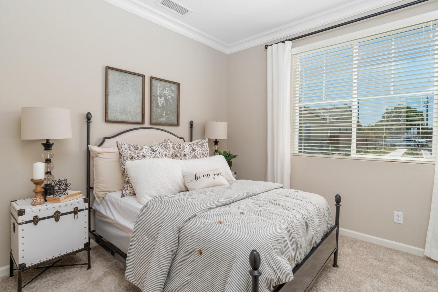 6794 E Oslin Ave, Fresno, CA 93727