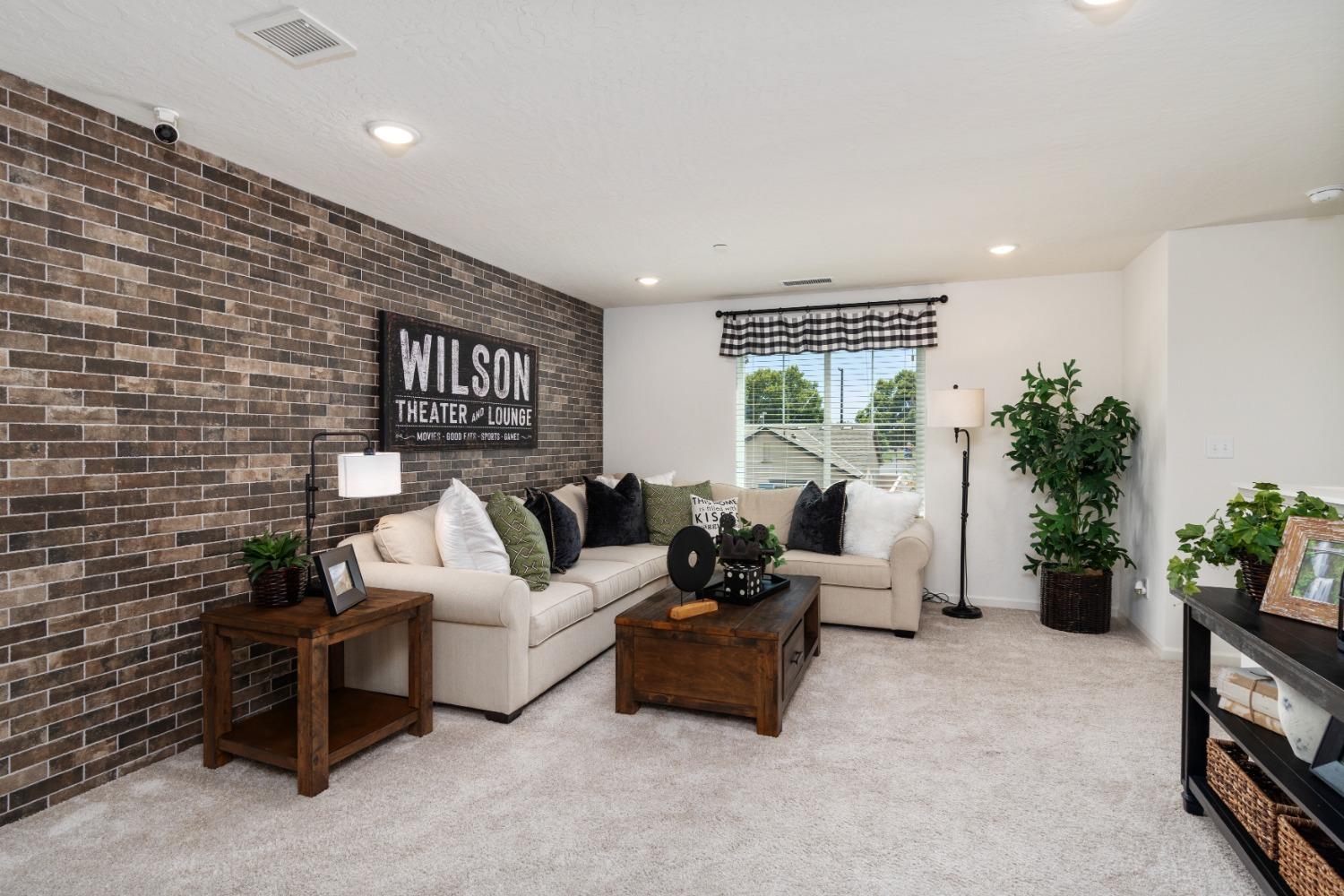 6778 E Oslin Ave, Fresno, CA 93727