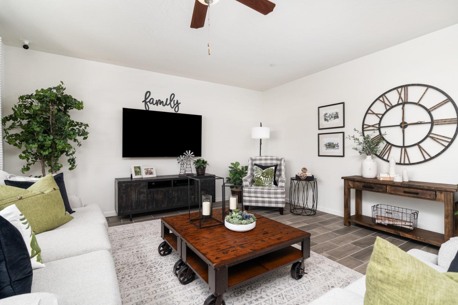 6786 E Oslin Ave, Fresno, CA 93727