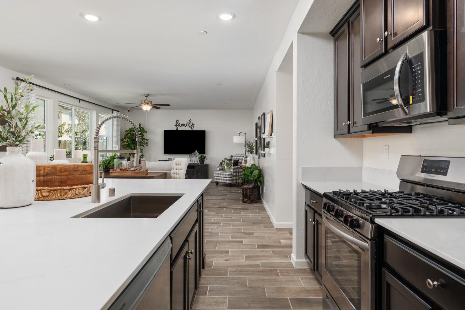 6786 E Oslin Ave, Fresno, CA 93727