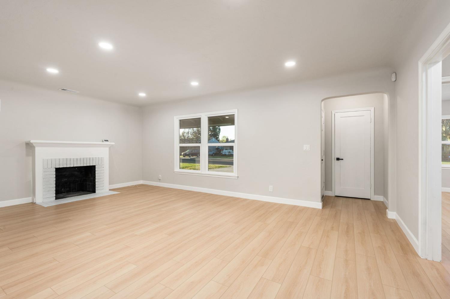 1115 E Cornell Ave, Fresno, CA 93704