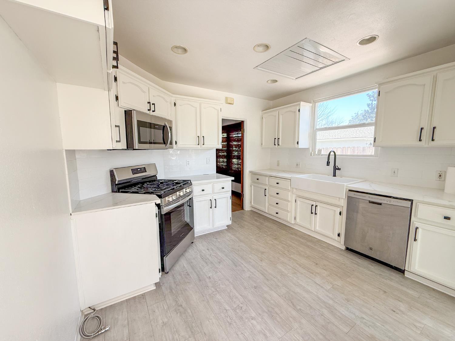 624 E Vassar Ave, Fresno, CA 93704