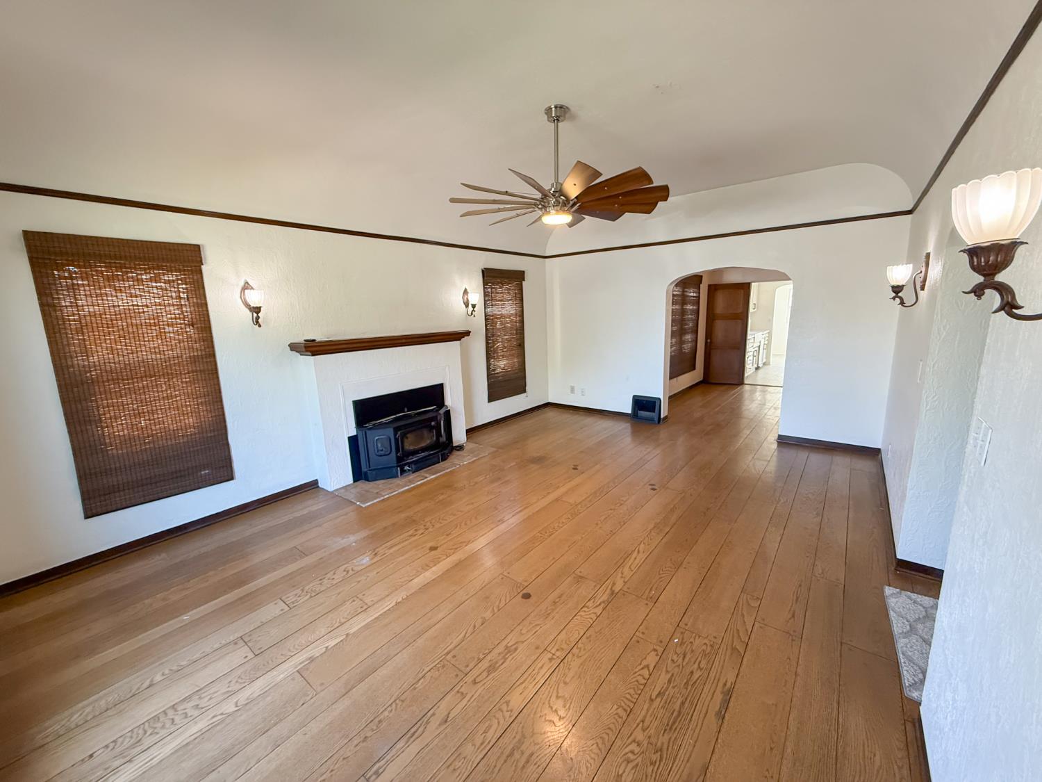 624 E Vassar Ave, Fresno, CA 93704