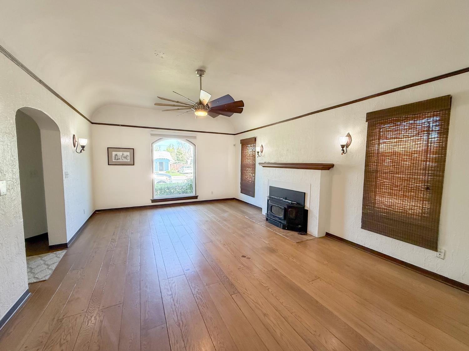 624 E Vassar Ave, Fresno, CA 93704