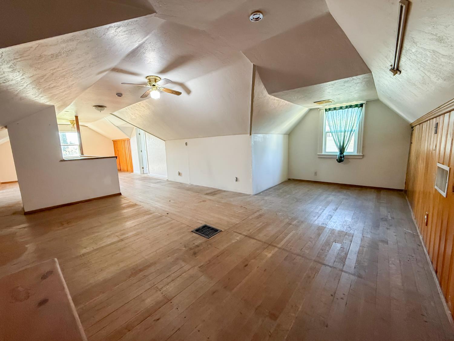 624 E Vassar Ave, Fresno, CA 93704