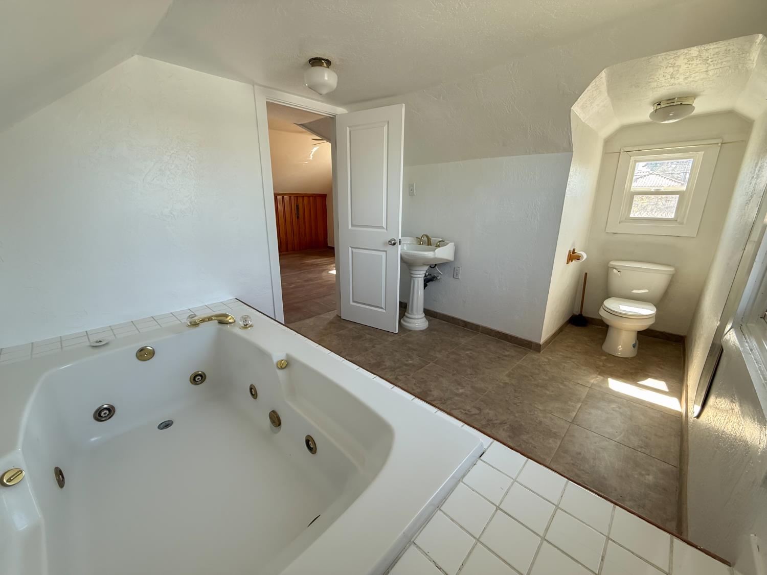 624 E Vassar Ave, Fresno, CA 93704