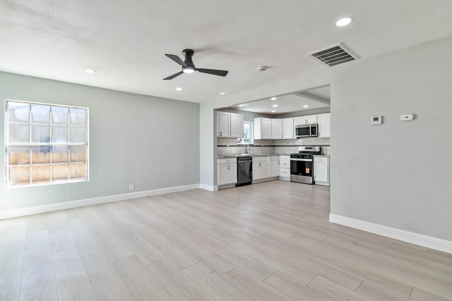 1645 W Fountain Way, Fresno, CA 93705