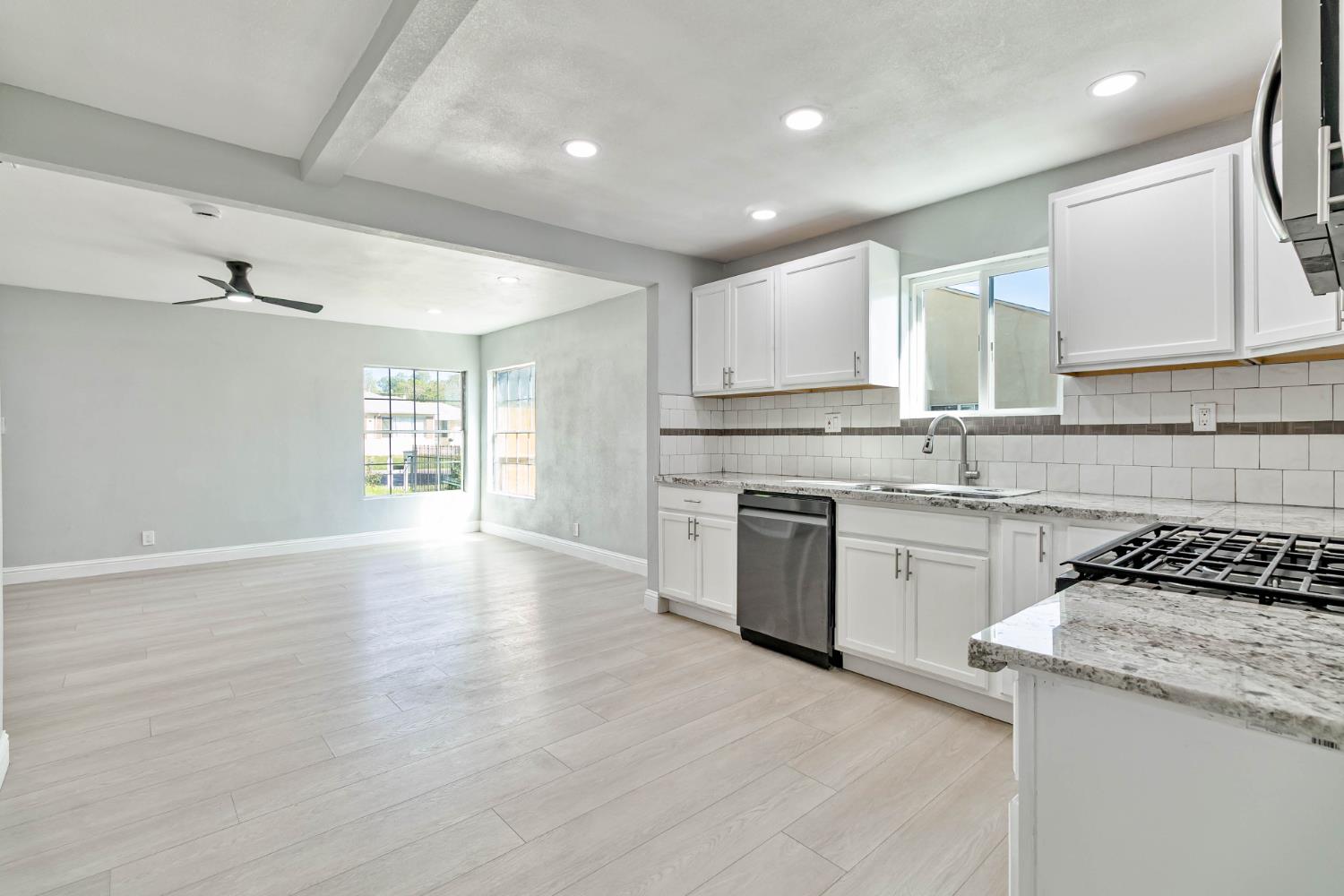 1645 W Fountain Way, Fresno, CA 93705