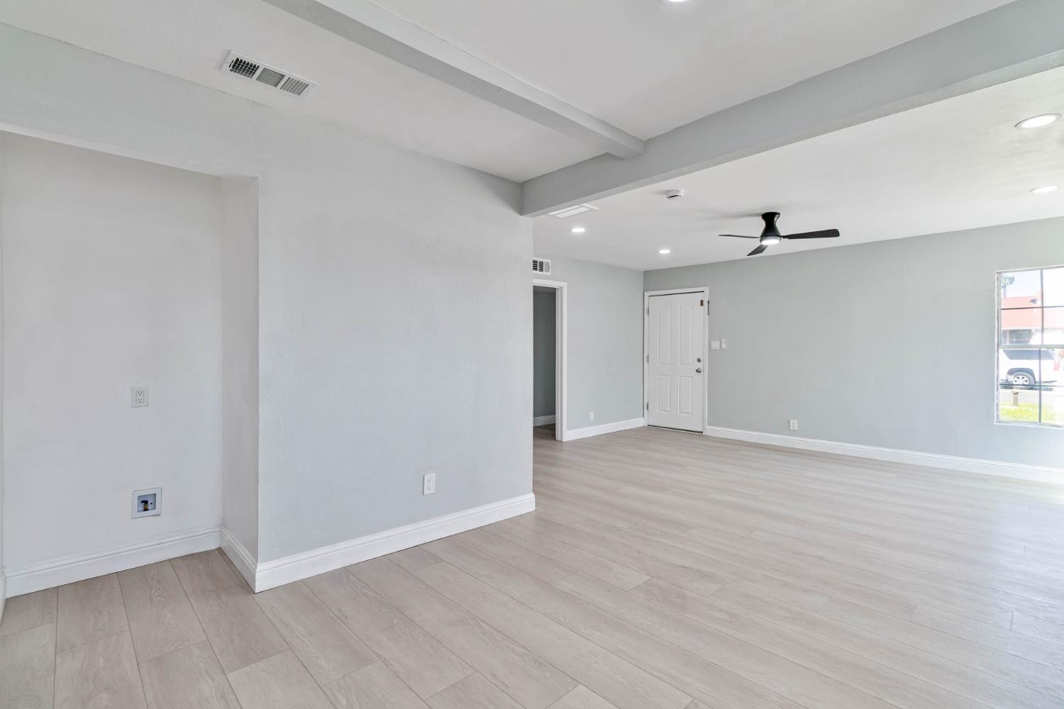 1645 W Fountain Way, Fresno, CA 93705