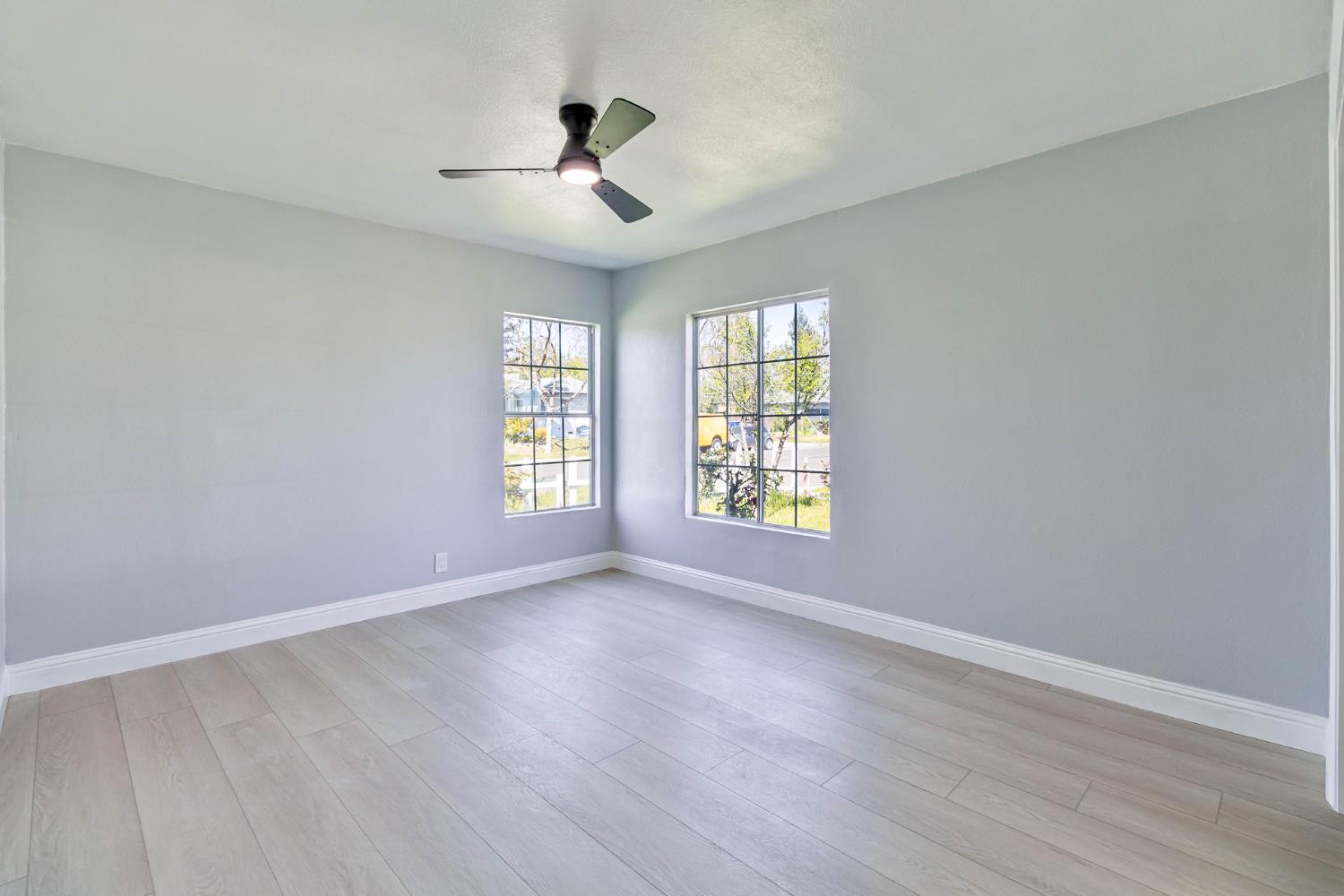 1645 W Fountain Way, Fresno, CA 93705