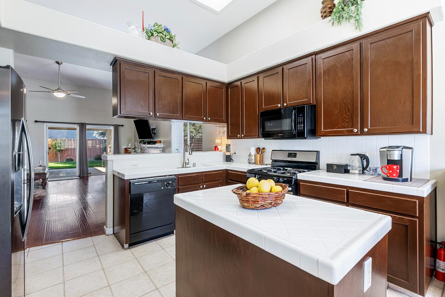 9710 N Price Ave, Fresno, CA 93720