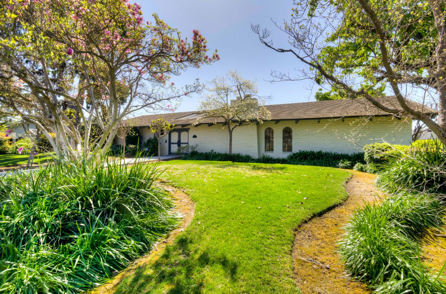 2331 W Celeste Ave, Fresno, CA 93711