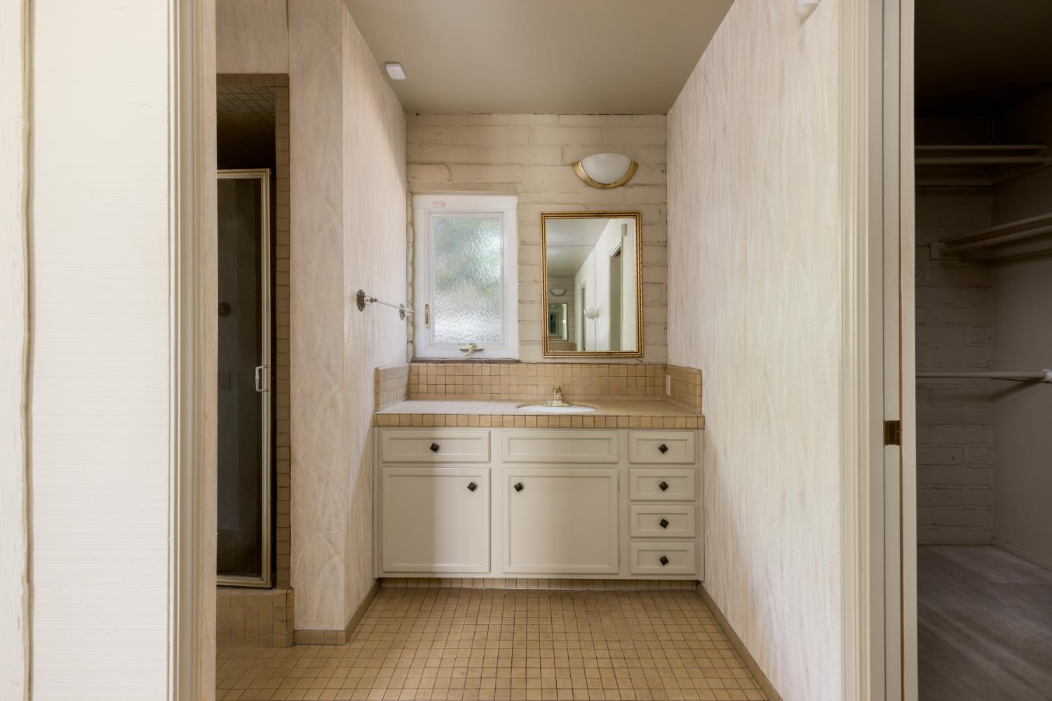 2331 W Celeste Ave, Fresno, CA 93711