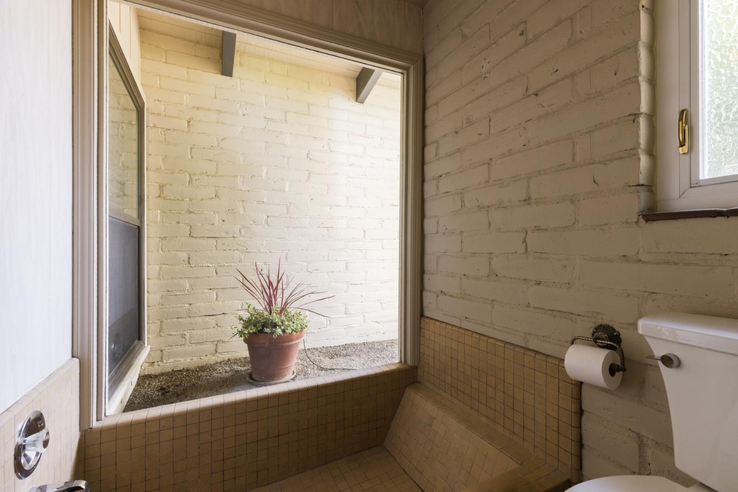 2331 W Celeste Ave, Fresno, CA 93711