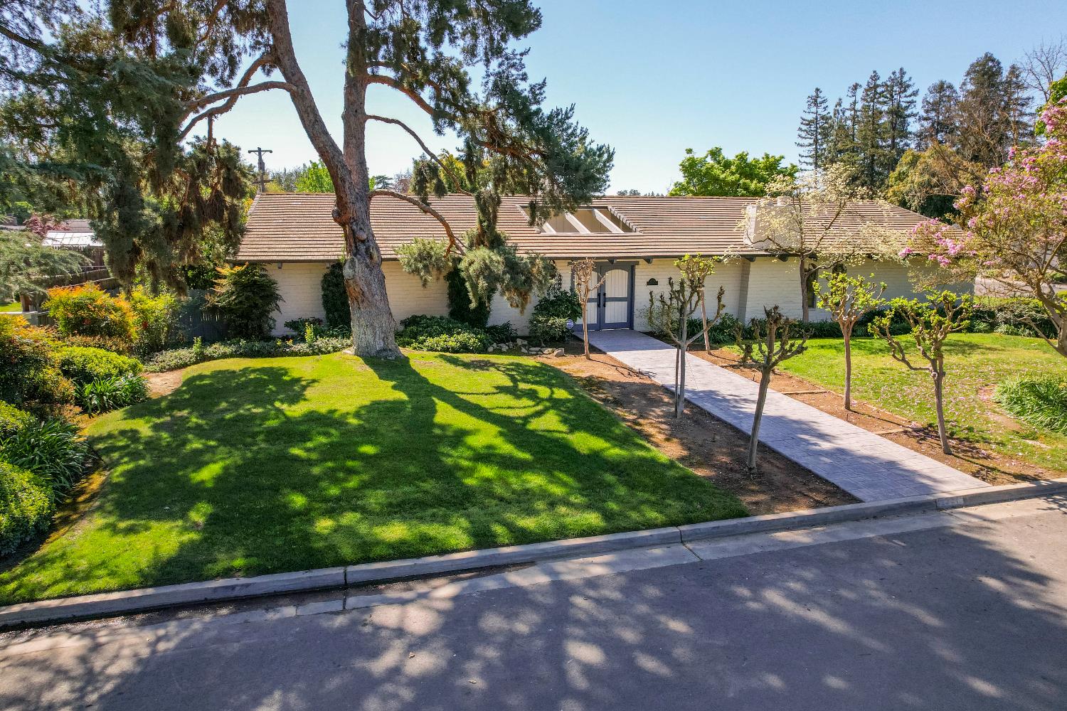 2331 W Celeste Ave, Fresno, CA 93711