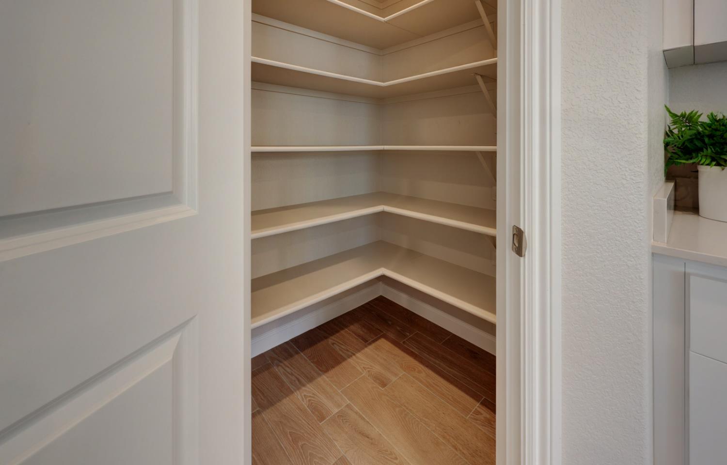 2439 E O'Keefe Dr, Fresno, CA 93720