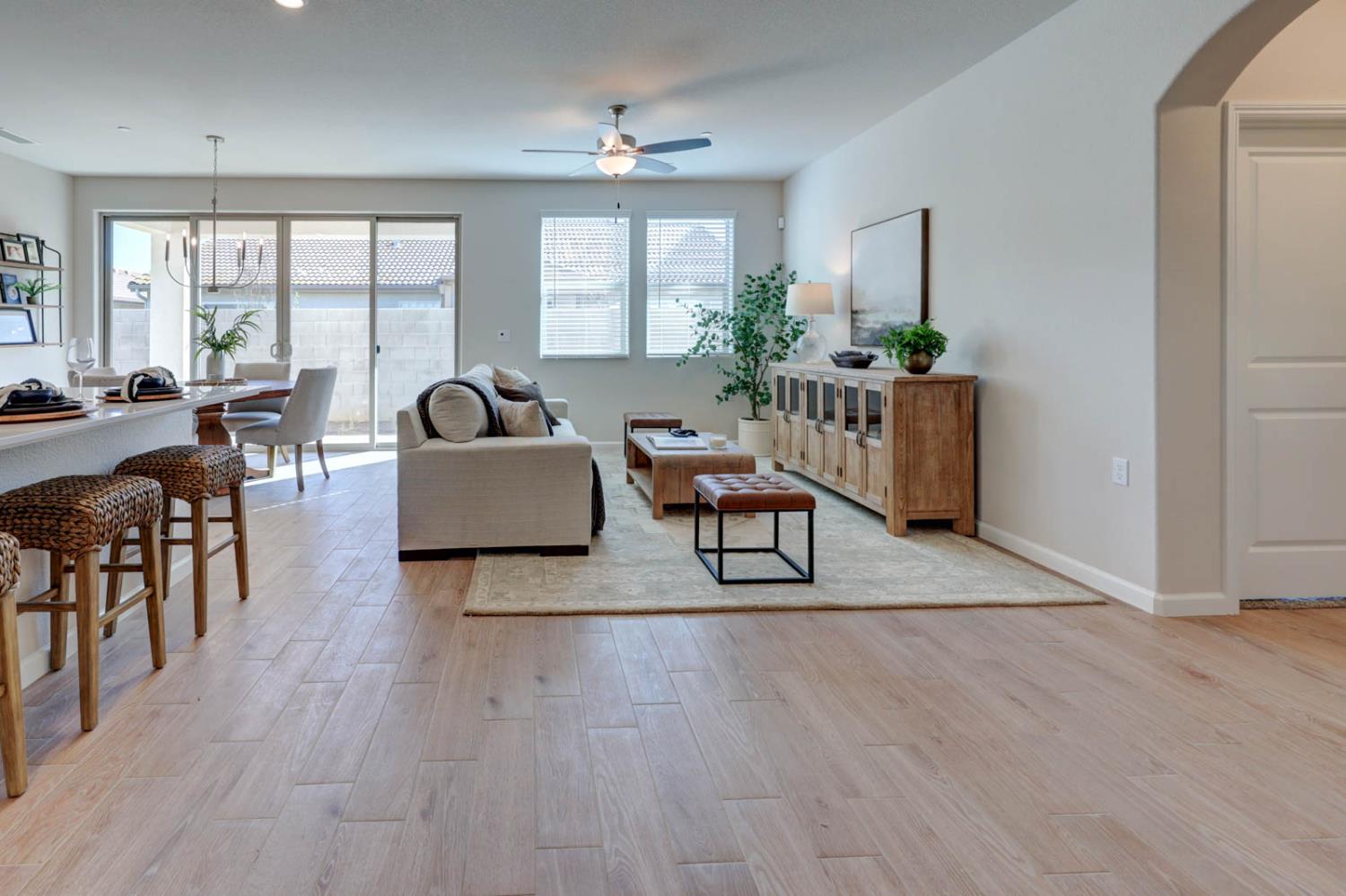 2439 E O'Keefe Dr, Fresno, CA 93720