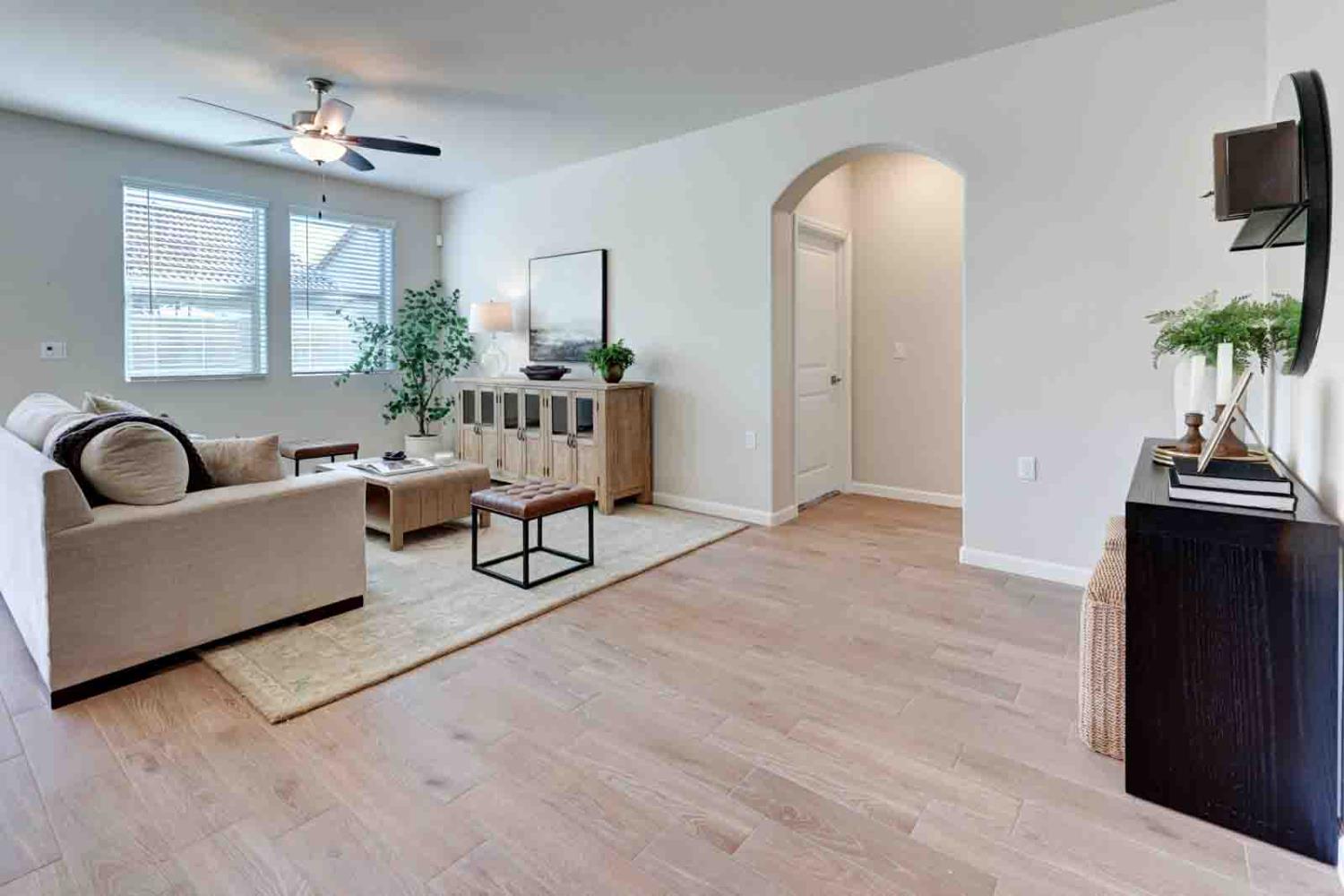 2439 E O'Keefe Dr, Fresno, CA 93720