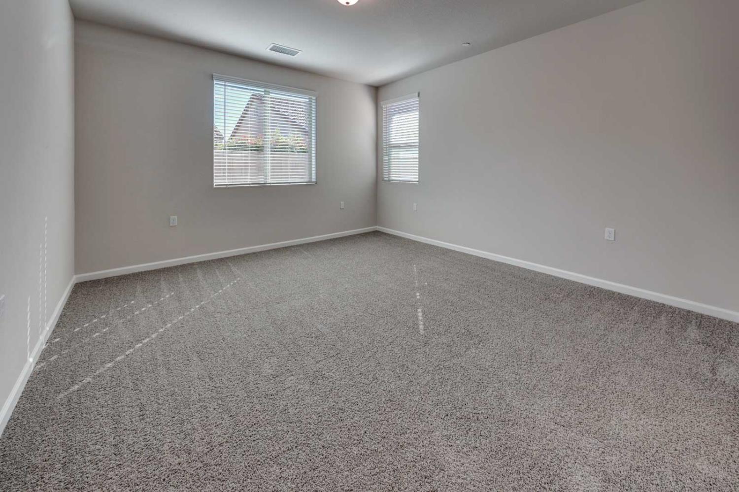 2439 E O'Keefe Dr, Fresno, CA 93720