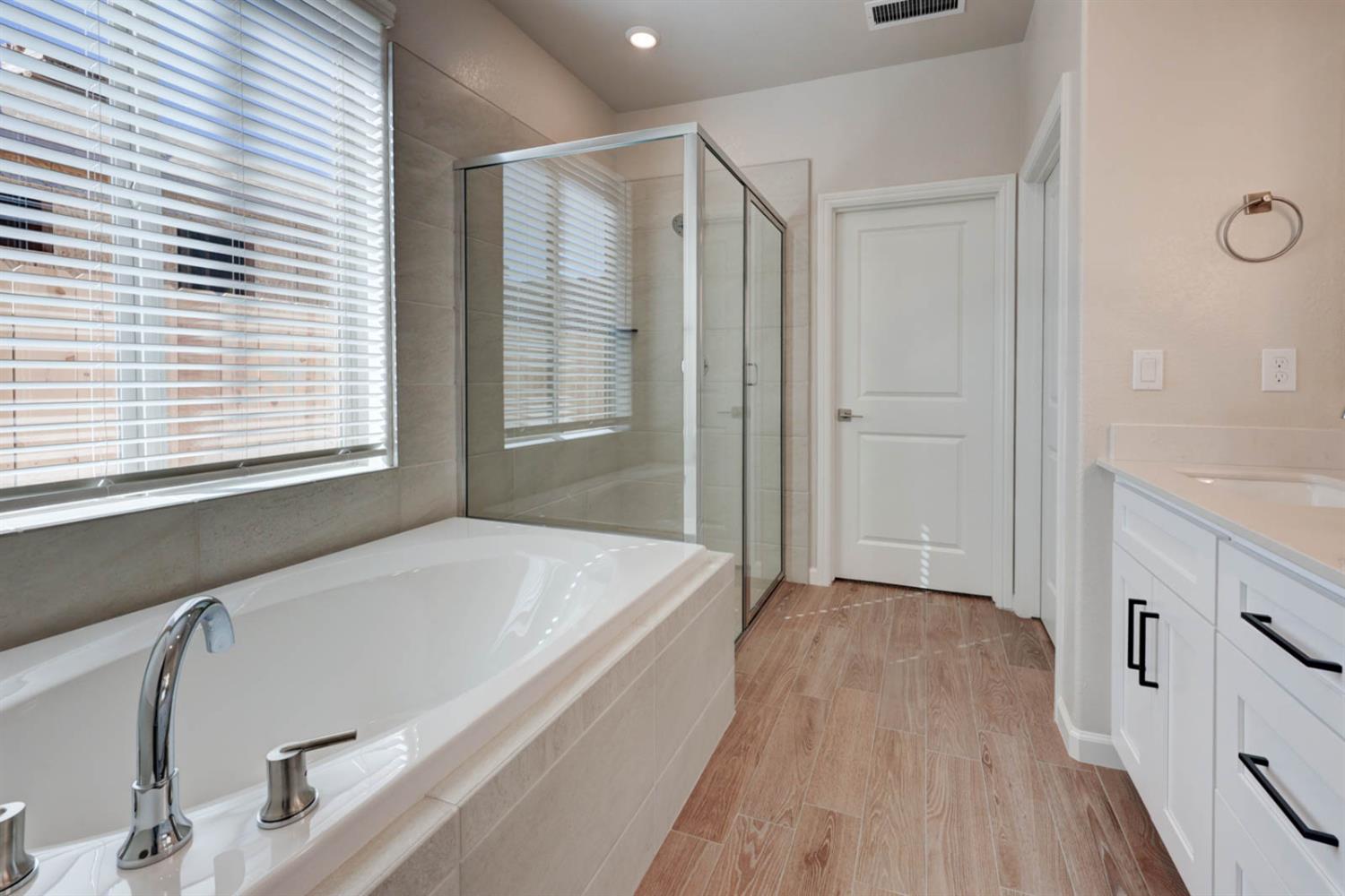 2439 E O'Keefe Dr, Fresno, CA 93720