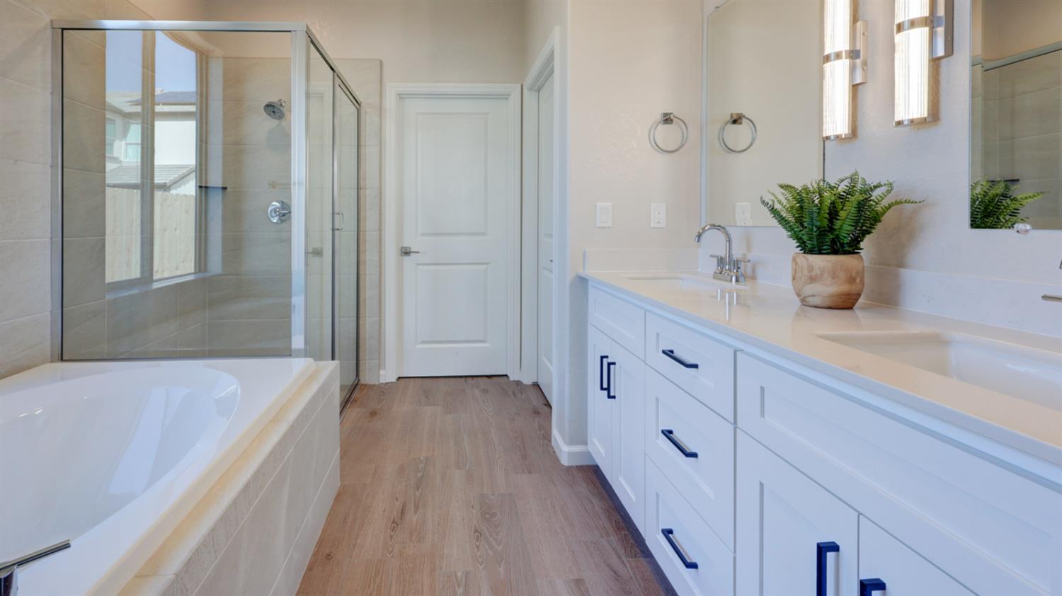 2439 E O'Keefe Dr, Fresno, CA 93720