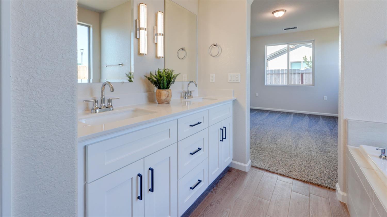 2439 E O'Keefe Dr, Fresno, CA 93720